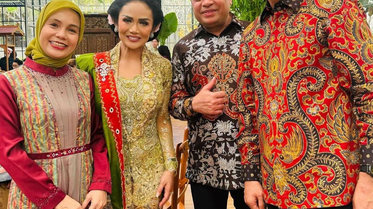 Berwajah Bule, Cantiknya Nadine Kaiser Anak Susi Pudjiastuti di Hari Pernikahannya