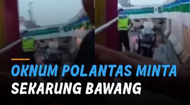 Sebuah video menunjukkan rekaman seorang pengemudi mobil pick up ditilang di jalan.