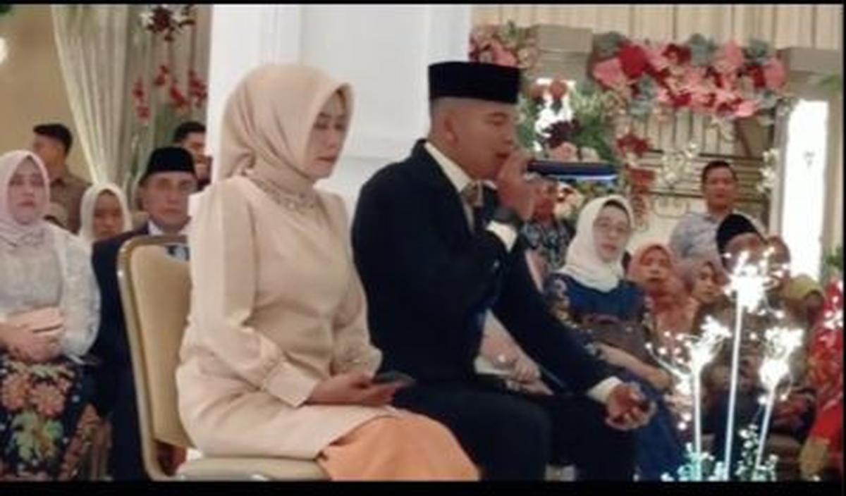 Salah satunya adalah menjadi undangan tamu pengisi acara dalam nikahan orang hingga acara stasiun televisi swasta.&nbsp;<br>