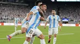 Penyerang Argentina Lautaro Martinez merayakan gol pembuka timnya yang dicetak ke gawang Chile pada matchday kedua Copa America 2024 di Stadion MetLife, New Jersey, Rabu (26/7/2024) pagi WIB. (AP Photo/Julia Nikhinson)