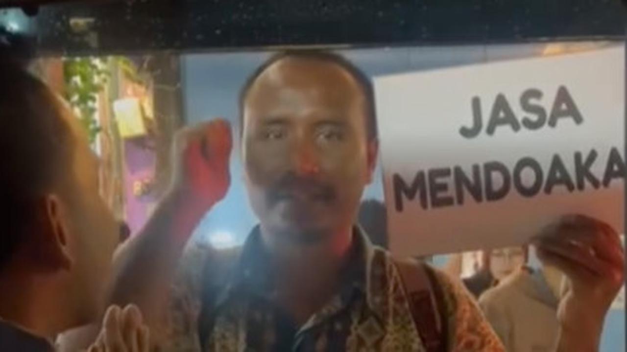 Calon Walikota Solo Ini Minta Tukang ‘Jasa Doa’ untuk Didoakan agar Menang Pilkada