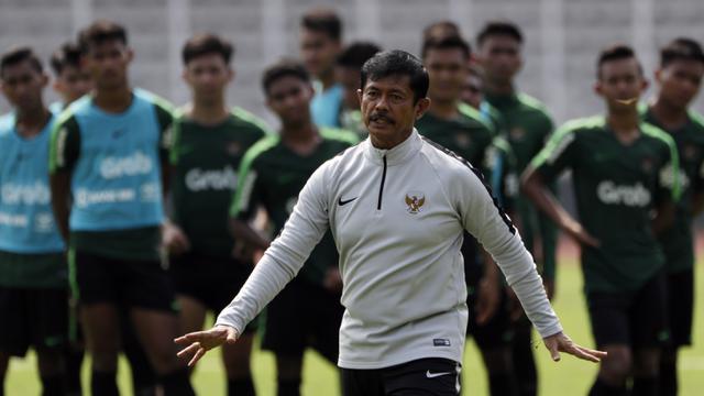 Pelatih Timnas Indonesia U-22, Indra Sjafri. (Bola.com/Vitalis Yogi Trisna)