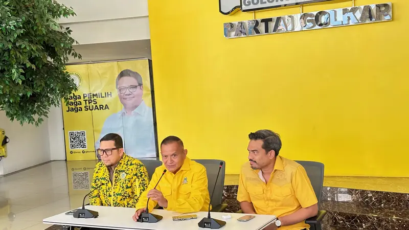 Sekjen Partai Golkar Lodewijk Freidrich di DPP Partai Golkar,