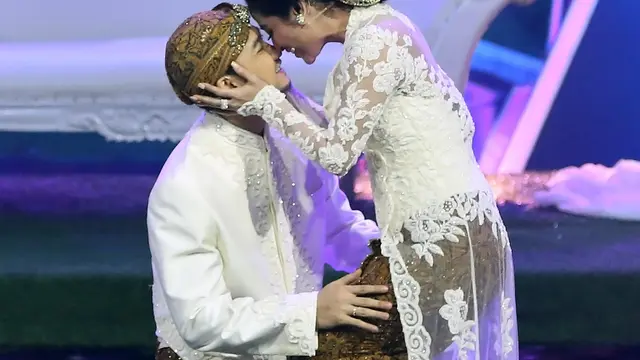 [Bintang] Dewi Perssik dan Angga Wijaya