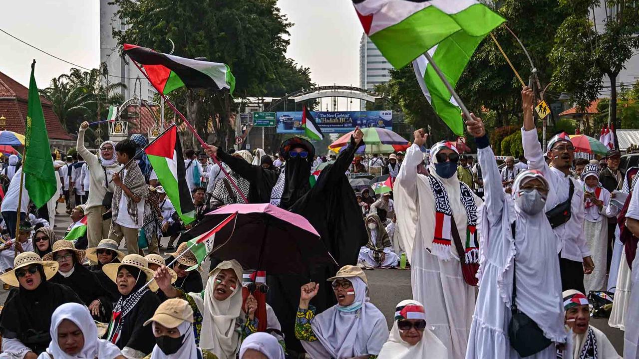 FOTO: Ribuan Warga Surabaya  Gelar Aksi Beri Dukungan kepada Warga Palestina