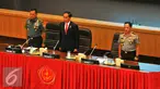 Presiden Joko Widodo (tengah), Panglima TNI Gatot Nurmantyo (kiri) dan Kapolri Tito Karnavian (kanan) saat menghadiri Rapat Pimpinan (Rapim) TNI 2017 di Aula Gedung Gatot Soebroto, Mabes TNI Cilangkap, Jakarta, Senin (16/1). (Liputan6.com/Angga Yuniar)