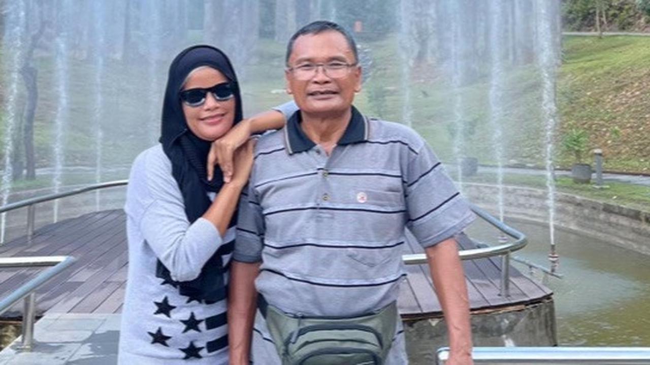 "Percaya lah rezeki mu akan dilancarkan, kalo kamu berjuang untuk membahagiakan kedua orang tua mu," tulisnya di keterangan unggahan.