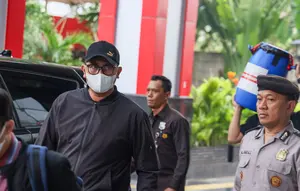 Bupati Klaten Tiba di Gedung KPK Usai Terjaring OTT