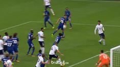 Michy Batshuayi mencetak gol bunuh diri memalukan saat menjamu Tottenham Hotspur. This video is presented by Ballball.