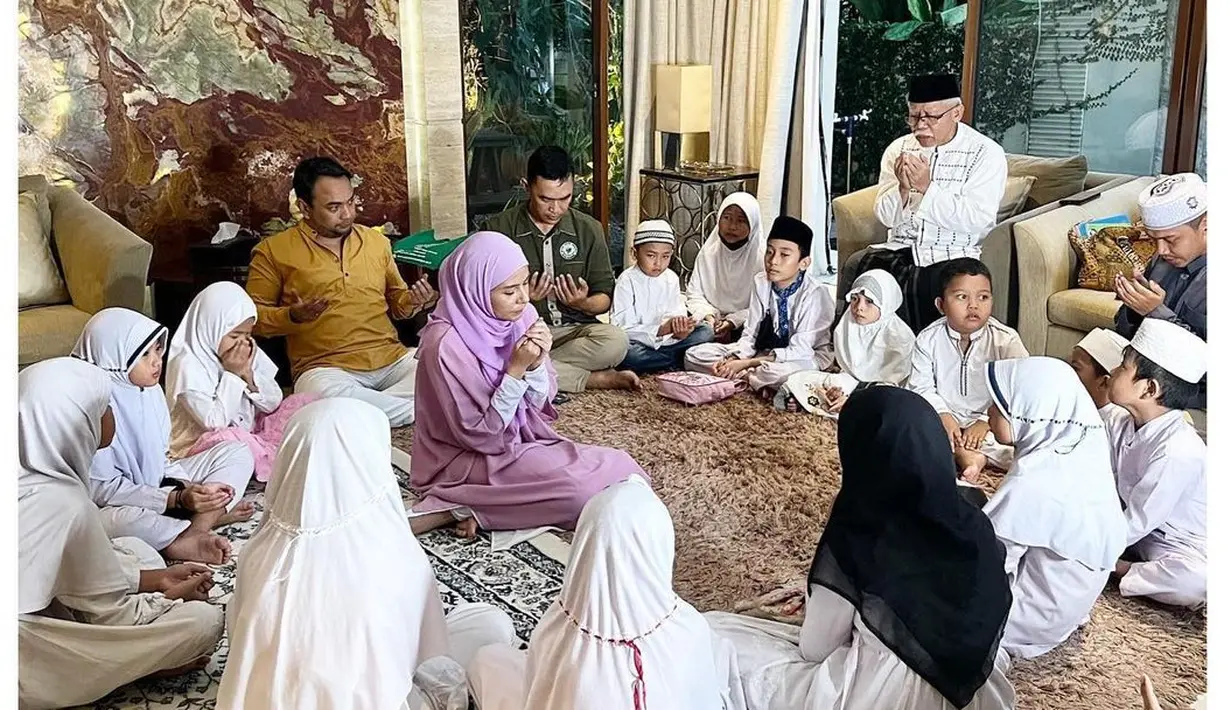 <p>"Selamat ulang taun istriku &hellip; bundanya syabila louisa bambang &hellip; aku akan bernyanyi sebuah lagu tentang cinta yang berakhir bahagia seperti pertama &hellip; aku cinta kepadamu," tutup Bebi Romeo. [Instagram/meisya_siregar]</p>