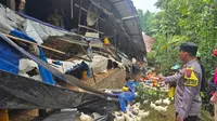 Kandang Ternak Ayam di Malang Ambruk dan Timpa Pekerja: 2 Orang Tewas, 3 Luka-luka