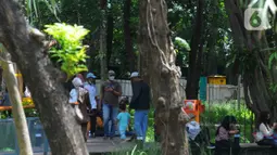 Warga mengunjungi Taman Eco Park Tebet, Jakarta, Sabtu (7/1/2023).  Perencanaan DKI Jakarta akan menargetkan kawasan  RTH  menjadi 664,01 kilometer persegi atau setara 30,92%  dengan menetapkan luas RTH minimal 30 persen dari luas seluruh kawasan perkotaan Jabodetabek, Puncak dan Cianjur . (merdeka.com/Imam Buhori)