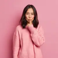 ilustrasi warna merah muda/photo created by wayhomestudio - www.freepik.com