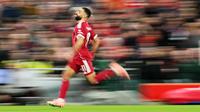 Aksi Mohamed Salah di laga Liverpool vs Brighton di pekan ke-16 Liga Inggris 2025/2026 di Anfield, Sabtu (13/12/2025). (AP Photo/Jon Super)