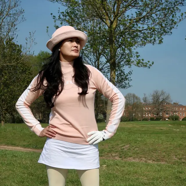 Tampil Stylish, Ini 7 Gaya Donna Harun saat di London yang Curi Perhatian