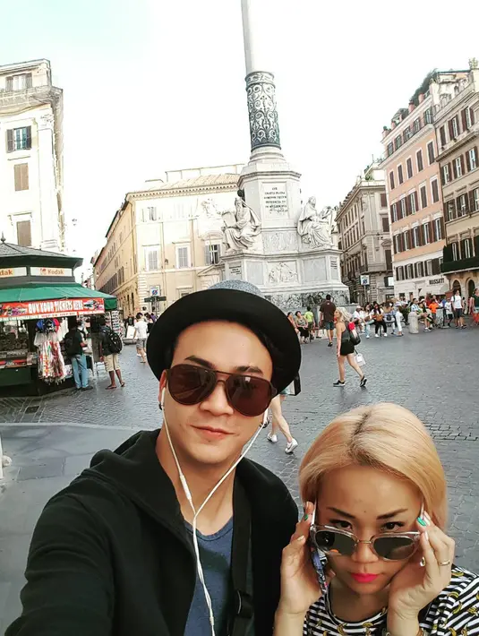 Tidak ada gosip miring terkait rumah tangga pasangan ini. Banyak saran didapat dari teman-teman untuk mendapatkan momongan. Bintang sinetron Bawang Merah Bawang Putih itu juga konsultasi ke dokter. (Instagram/dimazandrean)