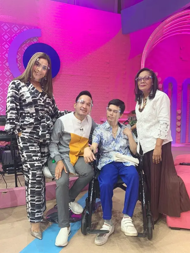 Beri Semangat dan Doa, Ini Momen 5 Selebriti saat Bersama El Ibnu Vokalis Band Elkasih
