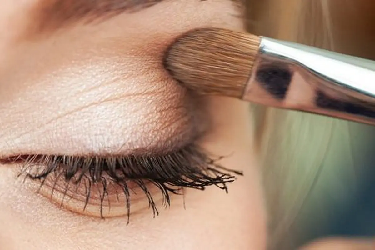 Make up mata tanpa eyeliner/copyright: thinkstockphotos.com