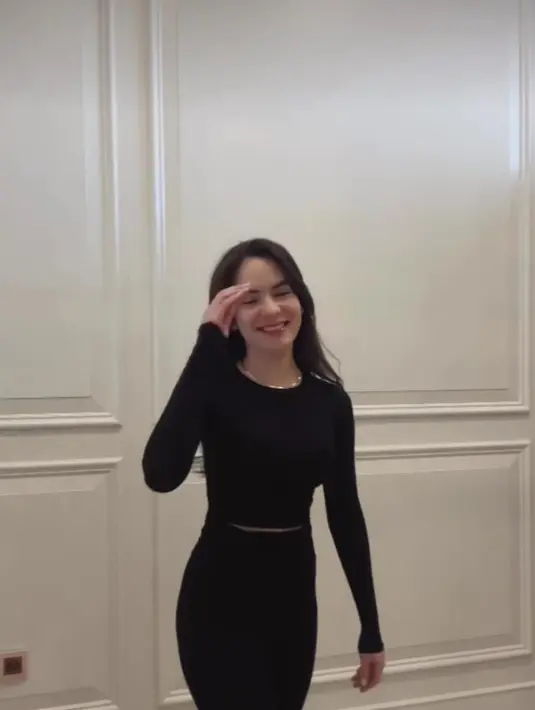 Selain punya wajah cantik blasteran Indonesia-Jerman, Steffi Zamora juga dipuji karena memiliki body goals [instagram/steffizamoraaa]