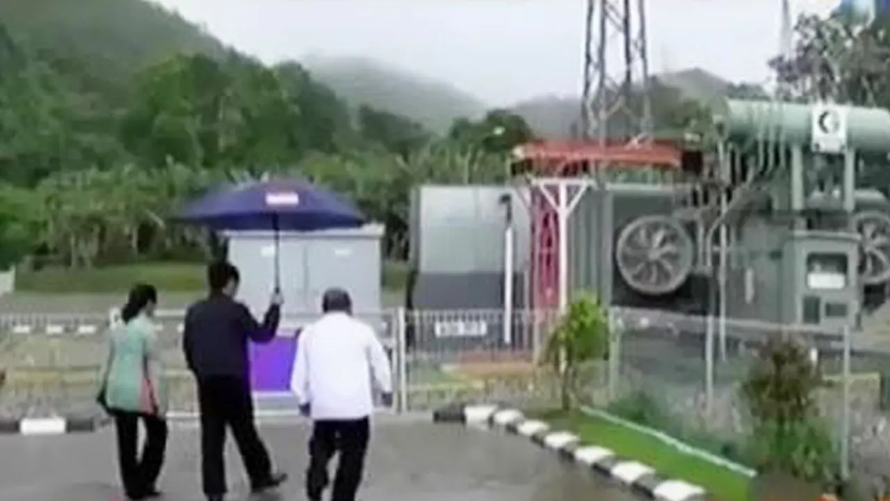 Jokowi Payungi Gubernur Papua