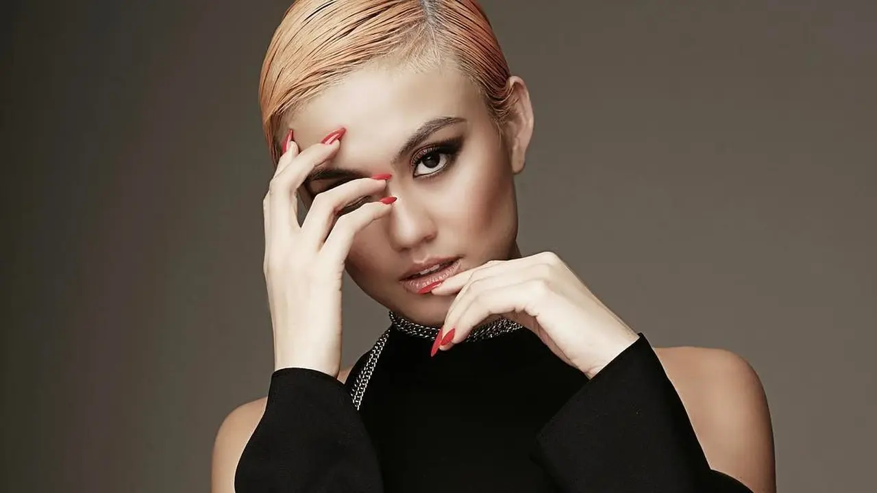 [Bintang] Dari Bondol Sampai Berponi, Gaya Rambut Agnez Mo Mana Yang Paling Kece?