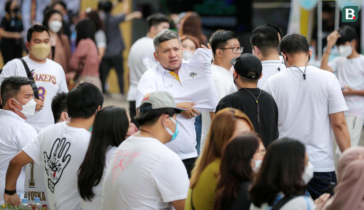 Sejumlah artis memang tampak hadir menonton laga Indonesian Basketball League (IBL) 2022 di Hall Basket Senayan, Jakarta. (Bola.Com/Bagaskara Lazuadi)