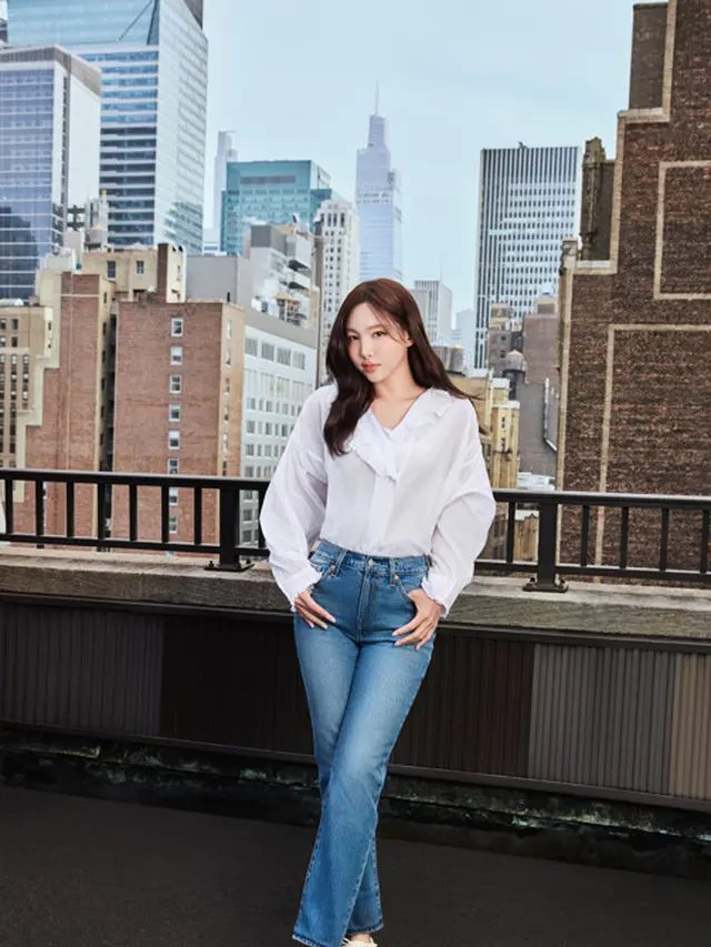 Koleksi Sepatu Nyaman Versi Nayeon TWICE yang Lengkapi Gaya Sehari-Hari