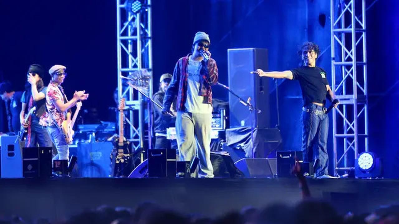 Bahagianya Slank Tampil Sepanggung bersama Anak-anaknya di Konser HUT Pasar Malam Empat Satoe