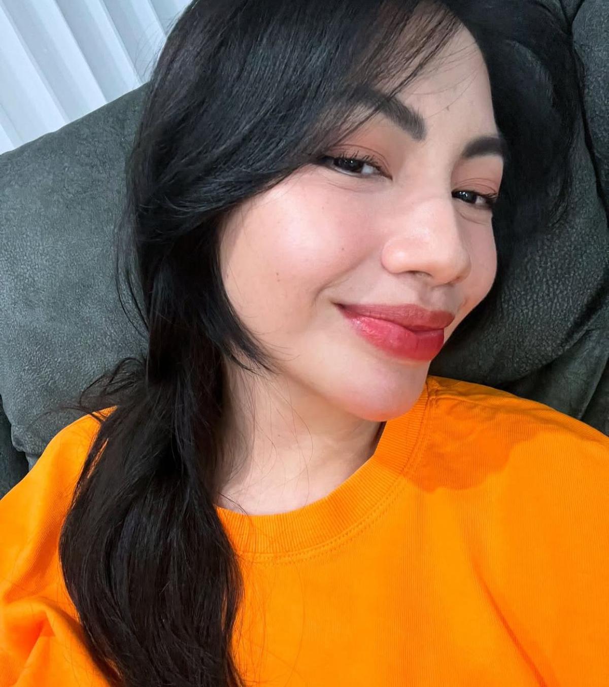 5 Potret Selfie Kezia Karamoy yang Memikat, Netizen Terpukau dengan Berbagai Ekspresinya