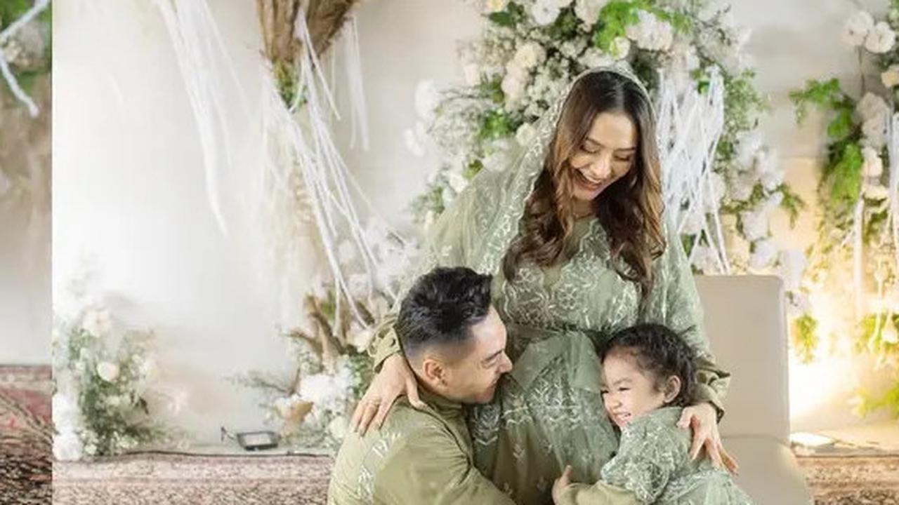 Potret Anteng Xarena Anak Krisjiana Anteng Ikuti Pengajian Tasyakuran Kehamilan Kedua Siti Badriah