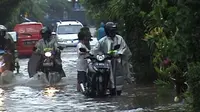 Banjir menggenangi jalanan, sekolah, perkantoran hingga RSUD Brebes, Jawa Tengah. (Liputan6.com/Fajar Eko Nugroho)