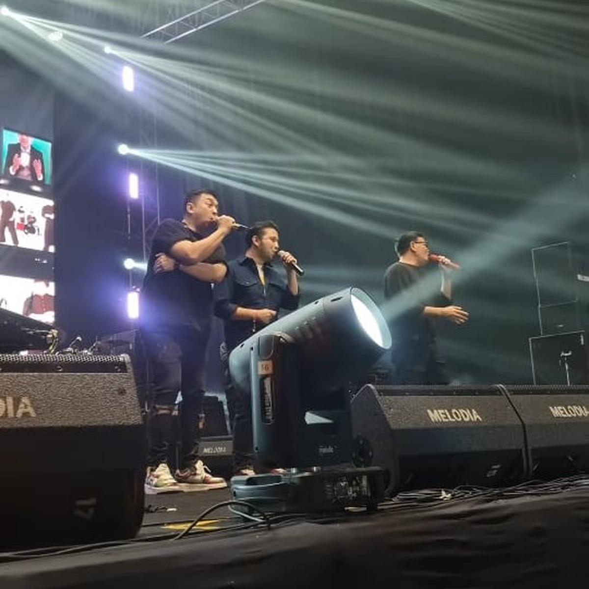 Potret Arumi Bachsin dan Suami saat Nonton Acara Jazz Traffic Festival
