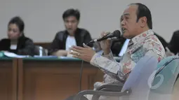 Djoko Susilo memberikan kesaksiannya saat sidang lanjutan korupsi alat Simulator SIM dengan terdakwa Didik Purnomo di Pengadilan Tipikor,  Jakarta, Senin (23/2/2015). (Liputan6.com/Herman Zakharia)