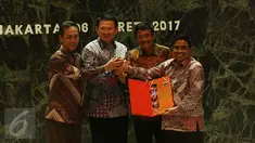 Suasana serah terima jabatan Plt Gubernur DKI di Balaikota, Jakarta, Senin (6/3). Kemendagri kembali menunjuk Sumarsono menjadi Pelaksana Tugas (Plt) Gubernur DKI Jakarta mengantikan Ahok & Djarot. (Liputan6.com/Faizal Fanani)