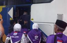 Pesawat Sempat Bermasalah dan RTB, Jemaah Haji Kloter 5 Makassar Kembali Diterbangkan ke Tanah Suci