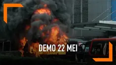 6 Kendaraan operasional Polri dirusak dan dibakar massa demonstran di jalan Brigjen Katamso Palmerah Jakarta Barat. massa juga menjarah isi kendaraan dan membuang peluru karet dan tajam ke jalan.