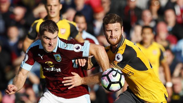 Bek Arsenal Shkodran Mustafi saat melawan Burnley (Reuters / Jason Cairnduff)