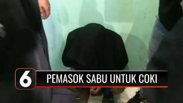 Polisi kembali menangkap terduga pemasok sabu untuk komika Coki Pardede di sebuah kontrakan di Kota Tangerang, pada Jumat (03/9) malam. Polisi menemukan sebanyak 10 gram paket sabu.