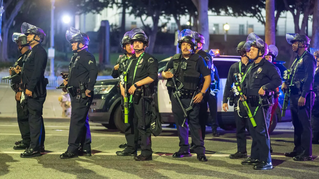 Los Angeles Berlakukan Jam Malam, 197 Orang Ditangkap