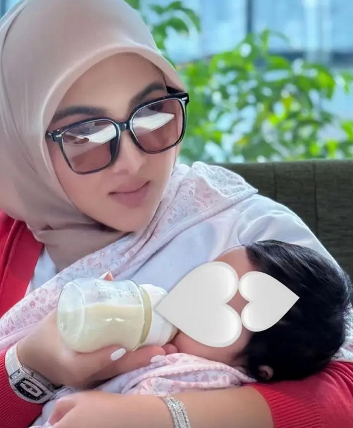 6 Potret Terbaru Syahrini Setelah Tiga Bulan Melahirkan, Berat Badan Stabil