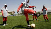 Atlet sepakbola wanita Iran (AFP/Amir Poormand)