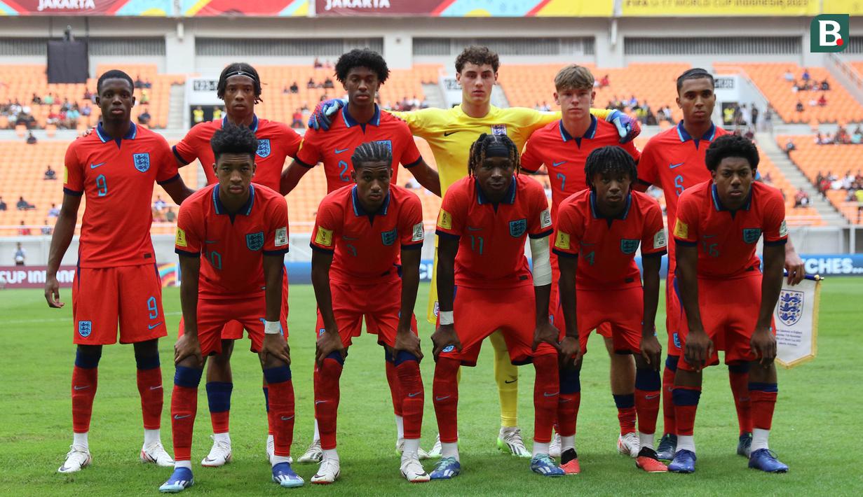 <p>Para pemain Starting XI Timnas Inggris U-17 berfoto sebelum dimulainya laga pertama Grup C Piala Dunia U-17 2023 menghadapi Timnas Kaledonia Baru U-17 di Jakarta International Stadium (JIS), Jakarta, Sabtu (11/11/2023). (Bola.com/Ikhwan Yanuar)</p>