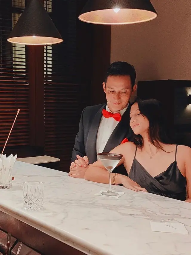 Rayakan Ulang Tahun, Ini 6 Momen Makan Malam Romantis Mike Lewis dan Janisaa Pradja