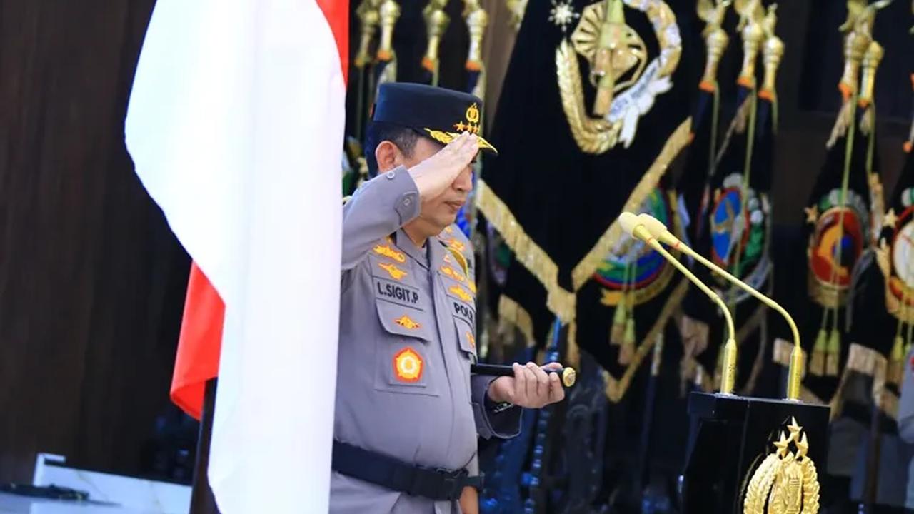 Selanjutnya, ada delapan perwira menengah yang resmi telah pecah bintang dari semula dari Komisaris Besar (Kombes) menjadi Brigjen.