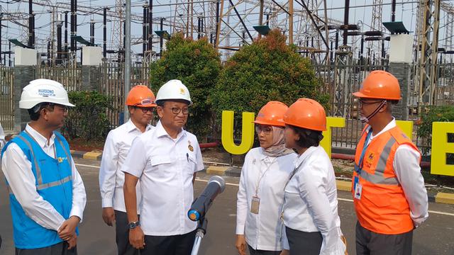 kunjungan kerja Menteri ESDM  Arifin Tasrif dalam rangka melihat kesiapan pasokan listrik Natal dan Tahun Baru di PLN P2B Gandul.