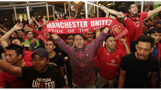 Bola.com menyelenggarakan nonton bareng derby Manchester bersama komunitas Simpatisan United di Alam Sutera, Tangerang, Minggu (25/10/2015).
