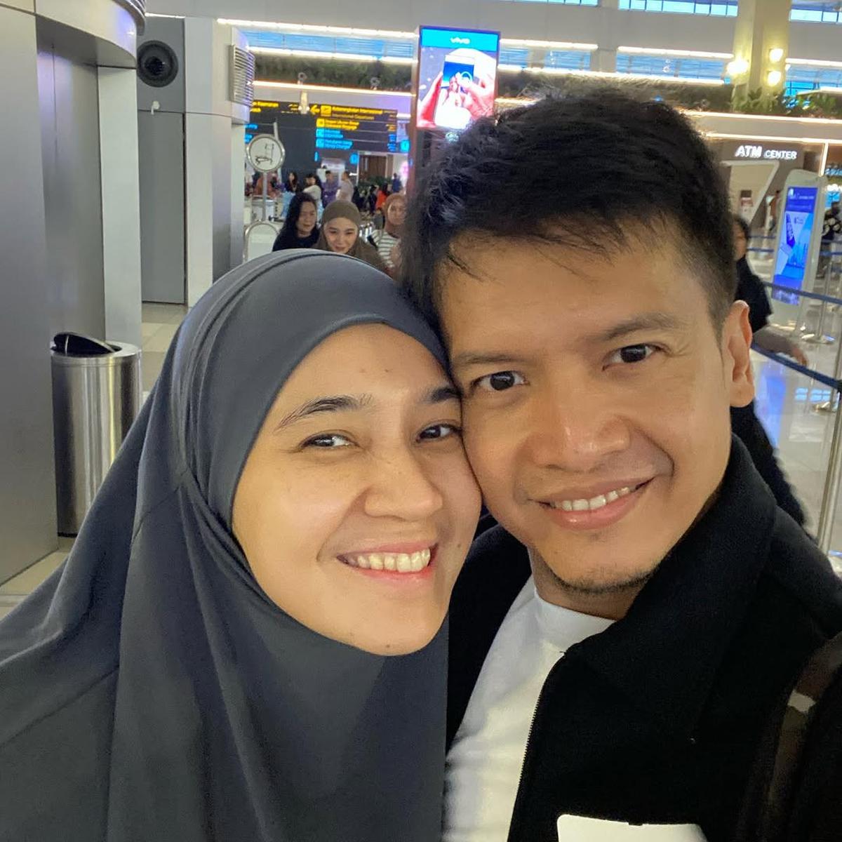 Potret Dhini Aminarti dan Dimas Seto yang Makin Romantis ( IG @dimasseto_1 @dhiniaminarti)