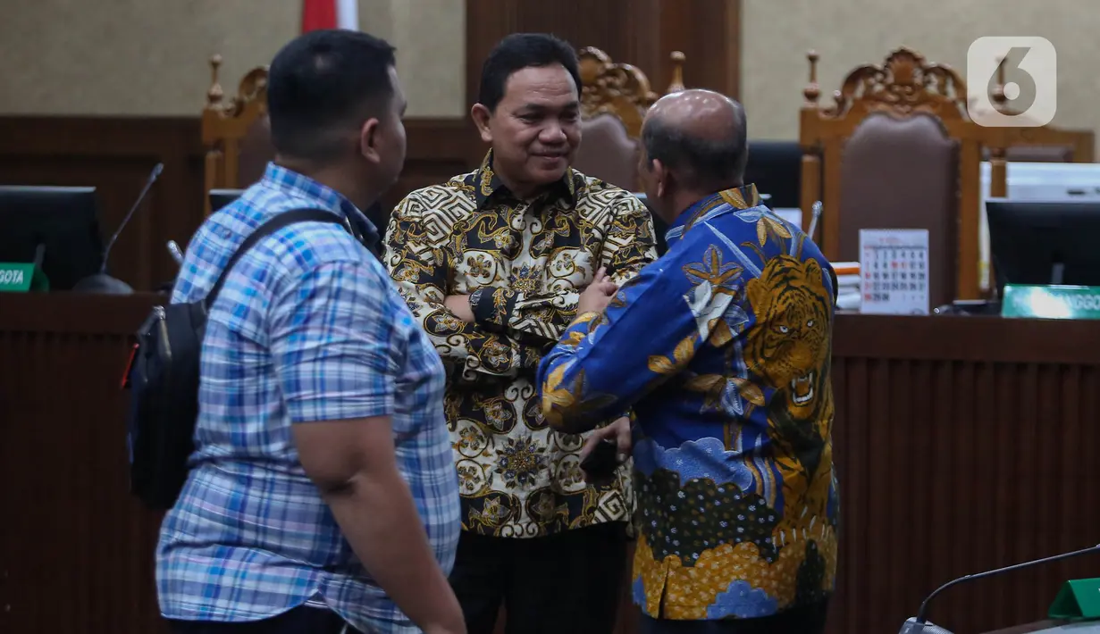Selain pidana penjara, JPU juga menuntut Achsanul Qosasi dihukum denda sebesar Rp 500 juta atas tindak pidana korupsi yang dilakukannya. (Liputan6.com/Angga Yuniar)