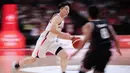 Pemain Jepang, Kotetsu Kurokawa (putih), berusaha melewati hadangan pemain Timnas Basket Indonesia dalam pertandingan Grup A Asian Games 2026 di Aichi International Arena, Nagoya, Jepang, Kamis (10/9/2026). Jepang menang telak 98-53 atas Indonesia. Kekalahan tersebut membuat langkah Timnas basket putra Indonesia terhenti di fase grup. (JIJI PRESS/AFP/Japan OUT)