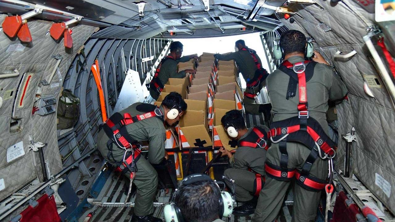 FOTO: Heli Box Jadi Andalan Kirim Bantuan Bencana Sumatera ke Wilayah Sulit Dijangkau